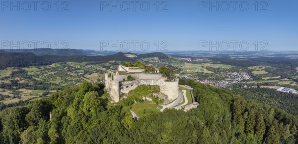 Luftbild, Panorama von der hochmittelalterlichen Burgruine, Höhenburg Hohenneuffen am Albtrauf, Neuffen, Landkreis Esslingen, Schwäbische Alb, Baden-Württemberg, Deutschland