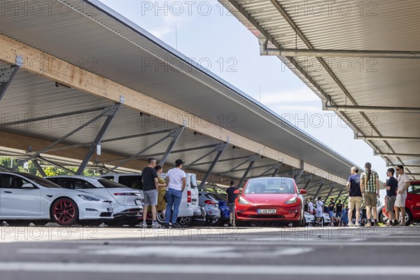 Built for the future, oversized for the present. A Facebook campaign was intended to bring full capacity utilisation to the charging park at Merklingen Swabian Alb station and test its performance. However, of the 259 charging points in the world's largest charging park, only 50 charging points were occupied by electric cars as a result of the campaign. Merklingen, Baden-Württemberg, Germany