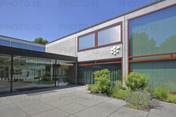 Entrance to the Jewellery Museum, modern building with inscription, art society, Reuchlinhaus, Pforzheim, Northern Black Forest, Black Forest, Baden-Württemberg, Germany