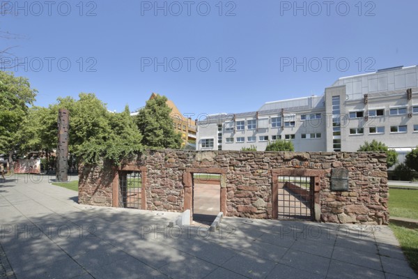 Remains of the south wall of the former historic orphanage, wall, Waisenhausplatz, Pforzheim, Northern Black Forest, Black Forest, Baden-Württemberg, Germany