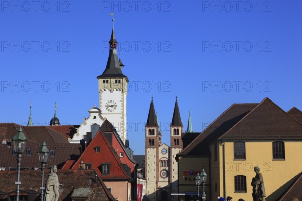 View over the Old Main Bridge to the Grafeneckart and St Kilian's Cathedral, Würzburg, Lower Franconia, Bavaria, Germany