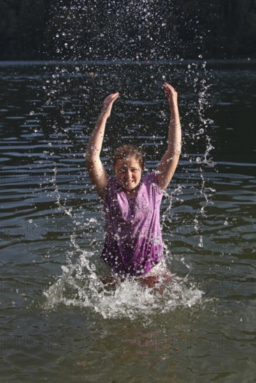 Girls splashing in the lake, Allgäu, Bavaria, Germany, Allgäu, Bavaria, Germany