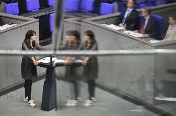Rasha Nasr (SPD) speaks on the agenda item MIndeslohnegesetz at the eleventh session of the Bundestag