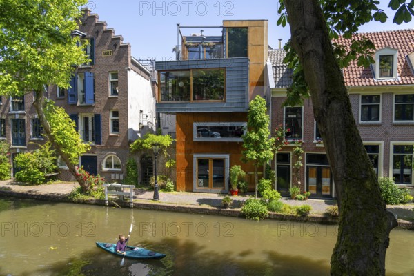 Residential buildings, living on the Oudegracht, in the southern historic centre of Utrecht, residential building directly on the canal, canal, Netherlands