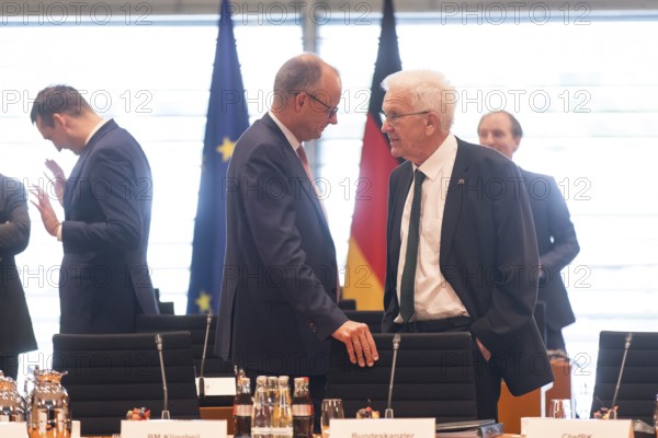 Friedrich Merz (CDU, Federal Chancellor) and Winfried Kretschmann (Bündnis90/Die Grünen, Minister President of Baden-Württemberg) in front of the meeting between Federal Chancellor Friedrich Merz and the heads of government of the federal states in the International Conference Hall of the Federal Chancellery, Berlin, 18 June 2025