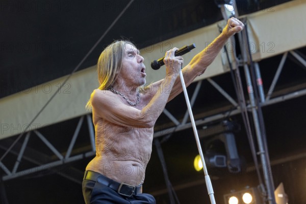 Iggy Pop, singer, actor, punk, rock, USA, live open air at the Citadel Music Festival, 19.06.2025, Zitadelle Spandau, Berlin, Germany < english> Iggy Pop, singer, actor, punk rock, USA, live open air at the Citadel Music Festival, June 19, 2025, Spandau Citadel, Berlin, Germany
