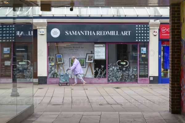 Samantha Redmill Art gallery shop store, Old George Mall shopping centre, Salisbury, Wiltshire, England, UK