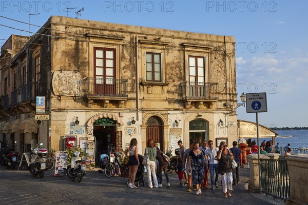 Lively streets with shops and views of the sea, surrounded by old town architecture, Ortigia Island, Isola di Ortigia, Historic old town, Syracuse, Sicily, Italy