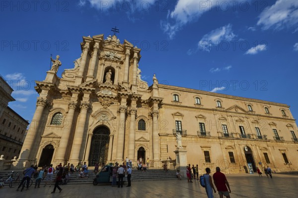 Cathedral of Syracuse, Expansive view of a baroque cathedral with richly decorated façade, surrounded by people, Ortigia Island, Isola di Ortigia, Historic Centre, Syracuse, Sicily, Italy