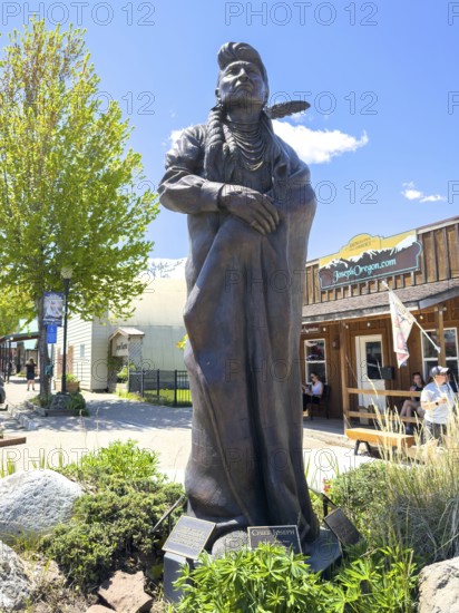 Statue of Chief Joseph or Hinmaton-Yalatkit, chief of the Wal-lam-wat-kain group of the Nez-Percé Indians from the Wallowa River Valley, Joseph, Oregon, USA, North America