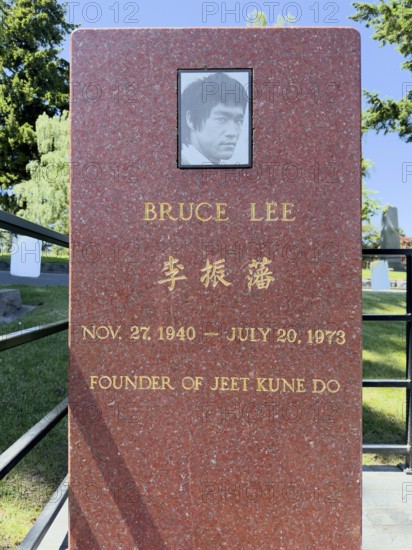 Grave of Bruce Lee, Lake View Cemetery, Seattle, Washington, USA, North America