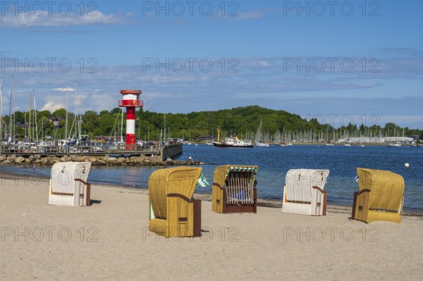 Lecuhtturm at the town harbour, beach chairs, sandy beach, spa beach, Eckernförde, Baltic Sea, Schleswig-Holstein, Germany