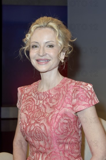 Sandra Navidi (USA expert and author), on the ARD talk show maischberger in the Berlin Adlershof studio. Berlin, 17.06.2025