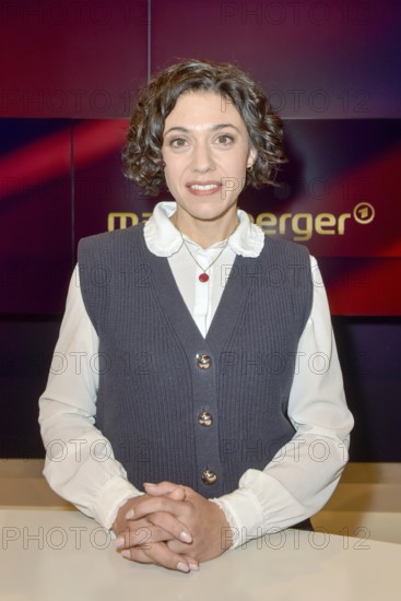 Katharina Hamberger (DLF capital city correspondent), on the ARD talk show maischberger in the Berlin Adlershof studio. Berlin, 17.06.2025