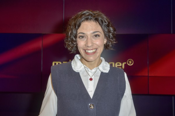 Katharina Hamberger (DLF capital city correspondent), on the ARD talk show maischberger in the Berlin Adlershof studio. Berlin, 17.06.2025