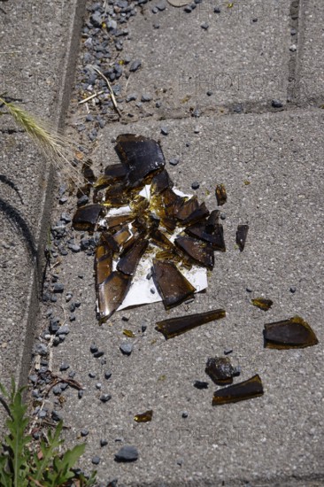 Risk of injury from a discarded glass bottle, Germany