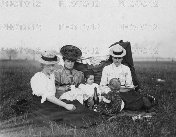 Women with children, outing, picnic, 1910s, outdoor picnic with two woman and children in vintage clothes, relaxed ambience, historical photo