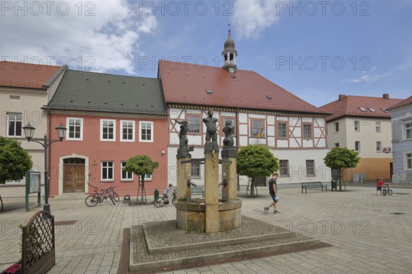 Baroque town hall built in 1699 and fountain with sculptures by Christof Traub 1995, symbols for fire, water and wind, modern art, market fountain, market square, Gräfenhainichen, Saxony-Anhalt, Germany
