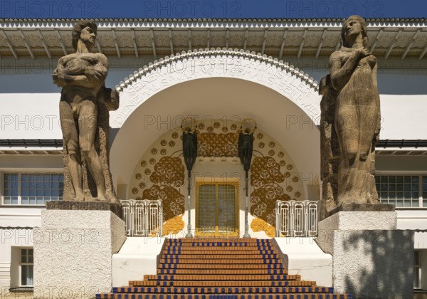Colossal figures Man and Woman by Ludwig Habich at the Ernst Ludwig House, Mathildenhöhe, UNESCO World Heritage Site, Darmstadt, Hesse, Germany