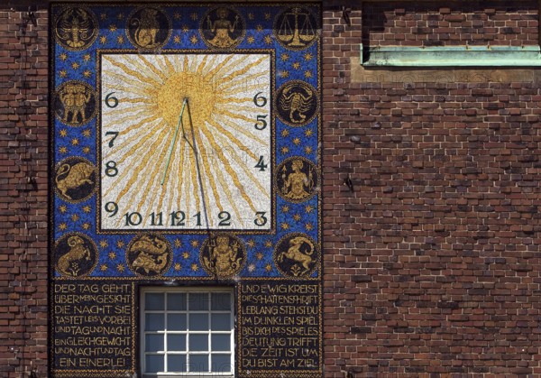 Sundial by Friedrich Wilhelm Kleukens on the Wedding Tower, south side, Mathildenhöhe, UNESCO World Heritage Site, Darmstadt, Hesse, Germany