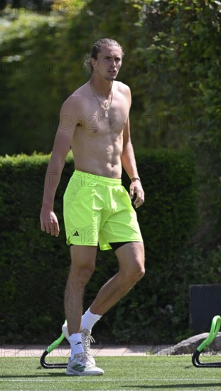 Training, warm-up, Alexander Zverev GER, upper body naked, tennis, ATP 250, BOSS Open 2025, Stuttgart, Baden-Württemberg, Germany