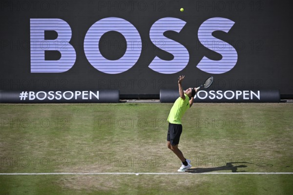 Alexander Zverev GER, action, serve, logo, tennis, ATP 250, BOSS Open 2025, Stuttgart, Baden-Württemberg, Germany