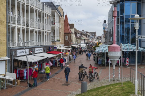 Pedestrian zone, Alleestraße, People, Shops, Büsum, North Sea, Schleswig-Holstein, Germany