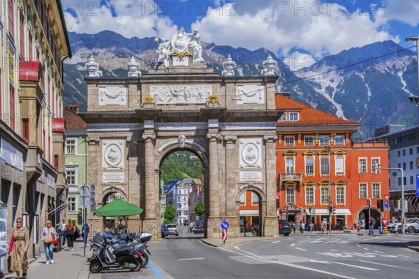 Triumphal Gate on Maria-Theresien-Strasse, Innsbruck, Inntal Valley, Tyrolean Alps, Tyrol, Austria