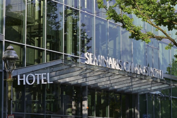 The Seminaris Campus Hotel is located between university, cultural and scientific institutions on the Dahlem research campus