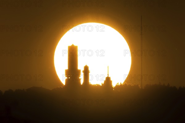 The sun sets behind the towers on the summit of the Großer Feldberg in the Taunus, Großer Feldberg in the Taunus, Schmitten, Hesse, Germany