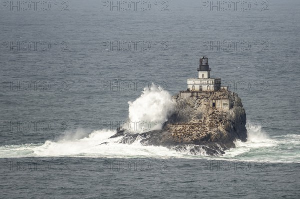 Tillamook Rock Light Lighthouse in strong surf, Terrible Tilly, Oregon, USA, North America