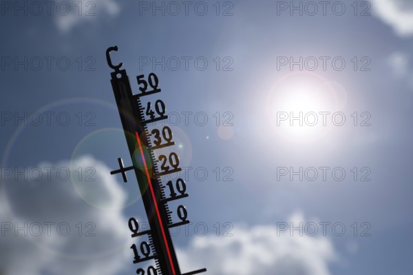 Display 37 degrees Celsius, symbolic image heat, heat wave, thermometer in the sun, climate change, temperature, heat, clouds, hot, Stuttgart, Baden-Württemberg, Germany