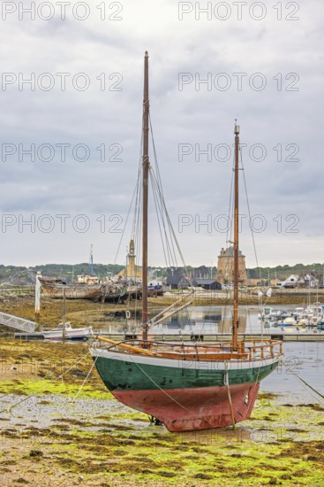Old wooden sailboat on the beach in a harbour at low tide, Camaret-sur-Mer, Crozon peninsula, Bretagne, France