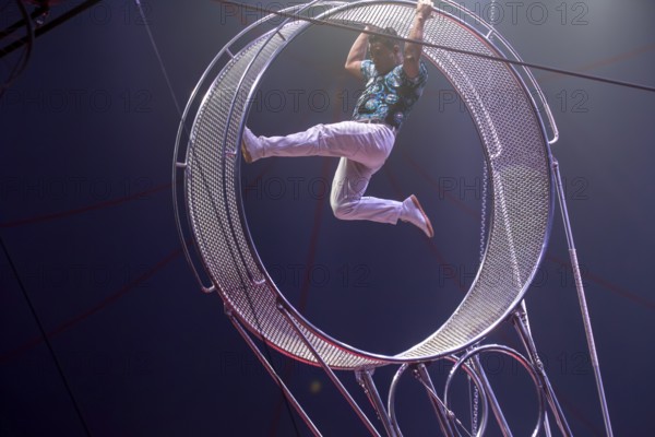 Performance by Circus Barelli in Mannheim***Picture: Jackson and Julio - US Death Wheel 2025