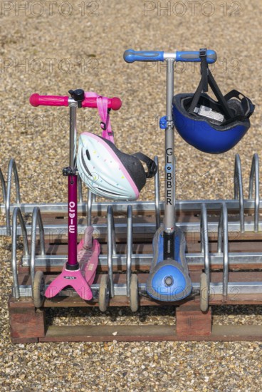 Safety helmets on children's scooters, UK