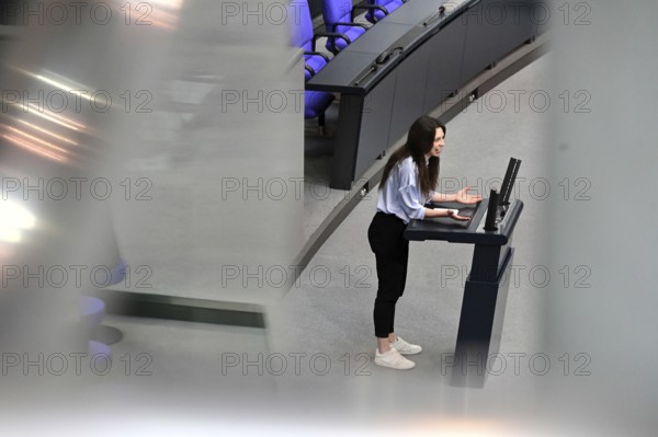 Dr Zoe Mayer (Bündnis 90 / Die Grünen) speaks on the agenda item Animal husbandry labelling obligation at the eleventh sitting of the Bundestag