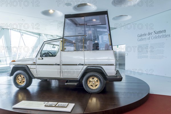 Mercedes-Benz 230 G Papamobil from 1980: The Mercedes-Benz Museum in Stuttgart presents a journey through the automotive history of the global corporation. Collection 4, Gallery of Names. The history of the Mercedes star begins with the first automobile in 1886. 160 vehicles are on display. Stuttgart, Baden-Württemberg, Germany