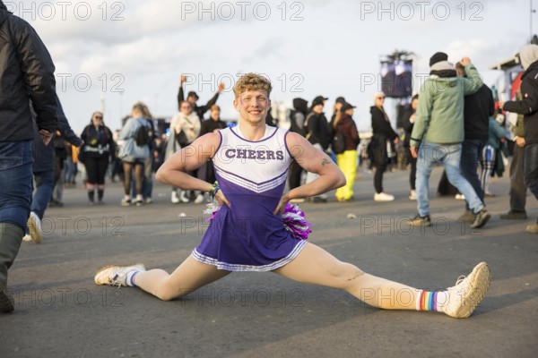 Jorik does the splits in a cheerleader outfit at the Rock am Ring Festival on Sunday, Nürburgring race track race track, 08.06.2025