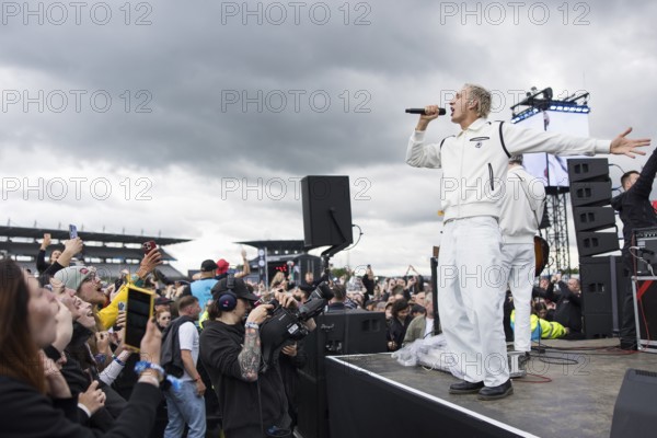 Felix Brummer (Felix Kummer), singer of Kraftklub at a secret gig of the band at the Rock am Ring Festival on Saturday, Nürburgring race track race track, 07.06.2025