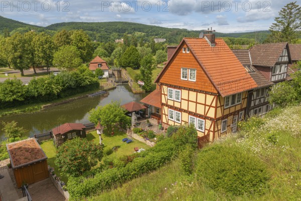 Werra lock system with lock house, old fishermen's settlement, Bad Sooden, Allendorf, Allendorf district, Fischerstad street, listed building, garden, half-timbered houses, low mountain range, forest, slope, Werra-Meissner district, Hesse, Germany