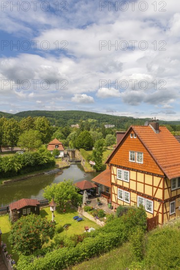Lock system of the Werra with lock house, old fishermen's settlement, Bad Sooden, Allendorf, district Allendorf, street Fischerstad under monument protection, garden, half-timbered houses, low mountain range, forest, slope, blue sky, clouds, Werra-Meissner-Kreis, Hesse, Germany