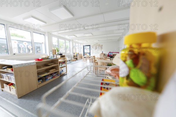 Bright kindergarten room with wooden furniture and toys, light-flooded and modern design, transitional daycare centre in container construction, Gechingen daycare centre, Calw district, Germany