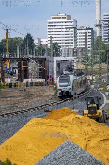 Reconstruction, extension of the Emmerich-Oberhausen railway line, three tracks, including 47 new or adapted bridges, here the new construction of railway bridges over the Lippe near Wesel, currently only 1 track in operation, VIAS regional express, the old bridges are being replaced by new ones, extension of the Dutch Betuwe line from the port of Rotterdam, part of the European freight corridor Rotterdam-Genoa, 1300 KM long, Wesel, North Rhine-Westphalia, Germany