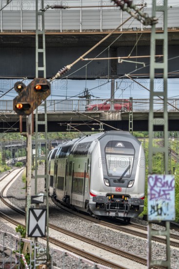 IC2 train, double-decker Intercity, on the line between Bochum and Dortmund, at Dortmund-Marten, multi-track line for local and long-distance traffic, Dortmund, North Rhine-Westphalia, Germany