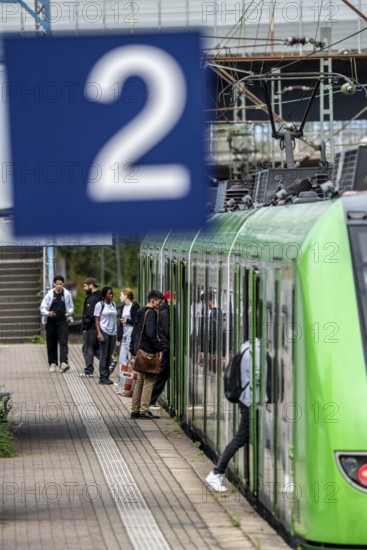 S-Bahn train, S4, on the line between Bochum and Dortmund, Dortmund-Marten-Süd S-Bahn station, multi-track line for local and long-distance transport, Dortmund, North Rhine-Westphalia, Germany