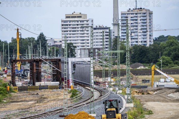 Reconstruction, extension of the Emmerich-Oberhausen railway line, three tracks, including 47 new or adapted bridges, here the new construction of railway bridges over the Lippe near Wesel, currently only 1 track in operation, the old bridges are being replaced by new ones, extension of the Dutch Betuwe line from the port of Rotterdam, part of the European freight transport corridor Rotterdam-Genoa, 1300 km long, Wesel, North Rhine-Westphalia, Germany