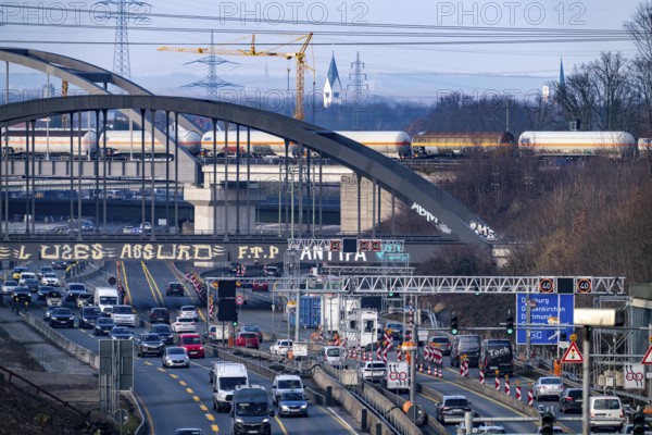 Traffic jam on the A43 motorway near Herne, heading north, in front of the barrier system, the vehicles heavier than 3.5 t stop and are then diverted, behind the barrier there is a dilapidated bridge across the Rhine-Herne Canal, which must be renewed, heavy vehicles must not pass through the bridge, railway bridges, North Rhine-Westphalia, Germany