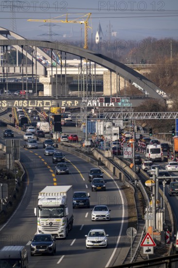 Traffic jam on the A43 motorway near Herne, heading north, in front of the barrier system, the vehicles heavier than 3.5 t stop and are then diverted, behind the barrier there is a dilapidated bridge across the Rhine-Herne Canal, which must be renewed, heavy vehicles must not pass through the bridge, railway bridges, North Rhine-Westphalia, Germany