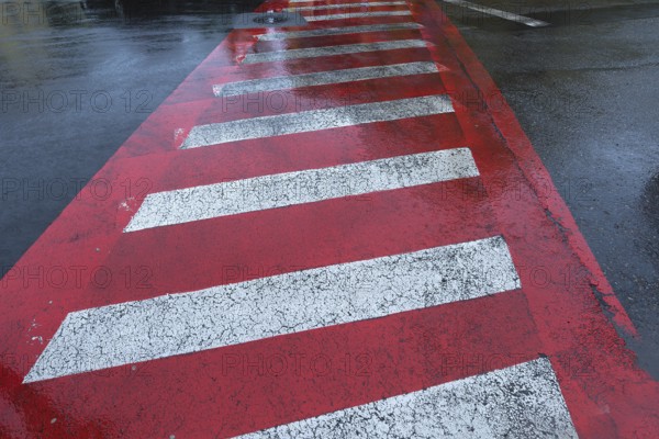 Red and white zebra stripes when it rains, Medias, Bulgaria