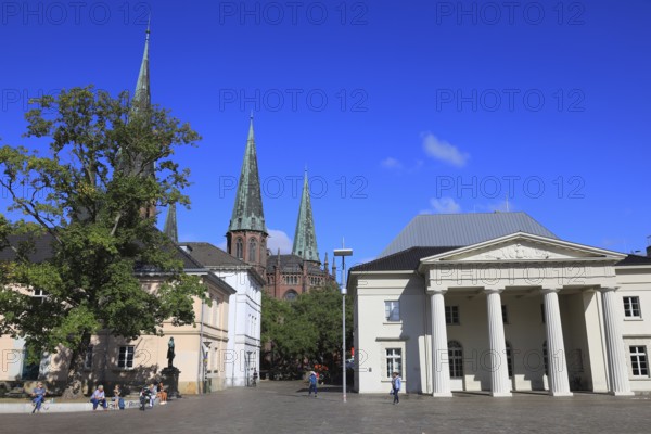 Schlossplatz with castle guard and St. Lambert's Church in the background, Oldenburg, Lower Saxony, Germany